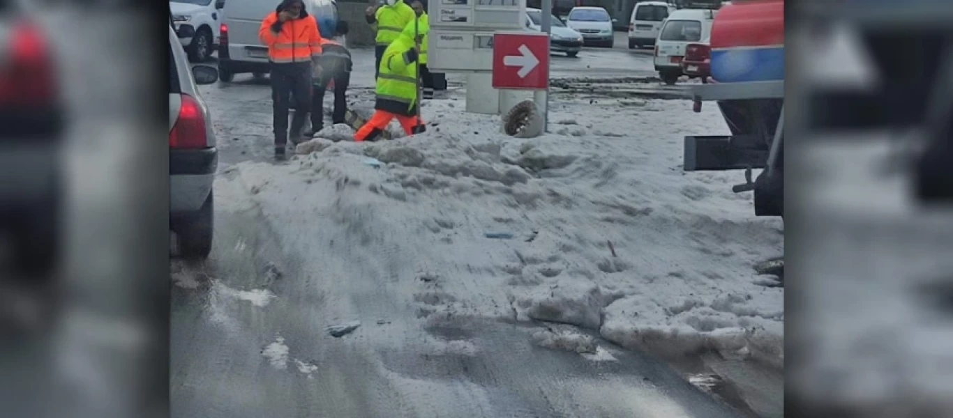 Σφοδρή κακοκαιρία πλήττει την Σαντορίνη - «Πνίγηκε» στο χαλάζι (φώτο)